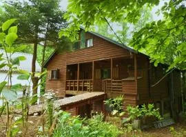 Cozy Wooden Home Getaway & Onsen