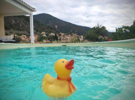 La vie en rose, villa with a view, hôtel à Roquebrun