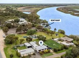 River Reserve Retreat - A cosy 3 bedroom home