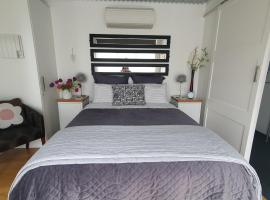 The Cube, pensiune din Martinborough