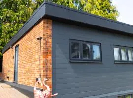 1 bedroom guesthouse including parking on premises