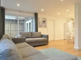 The Swift-Bright, Modern 5-Bed Family Home Nr Bath