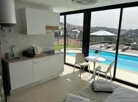 Calma Retreat - Pool & Lodge