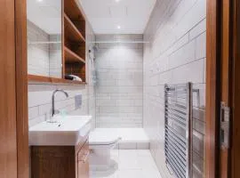 Bath St Suite