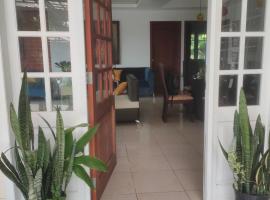 Santa Barbara Lodge, hotel in Diez de Agosto