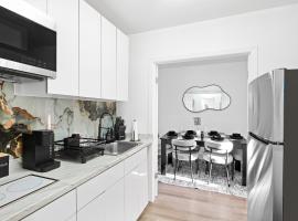 Deluxe 3 Bed Apt Min to NYC, Hotel in West New York