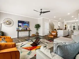 Price Cut, New Lux Home 5 mins to Airport , 15 min to Downtown, 25 min to Buckhead with 3 beds and 3 baths