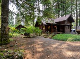 Mt Hood Log Cabin! Fresh Remodel with Airstream 1, villa i Mount Hood Village