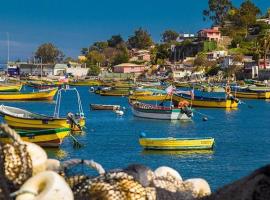 Casa grande Tongoy 6 personas frente playa Socos, hotel in Tongoy