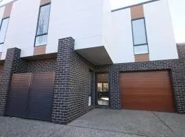 Glens Fitz St Getaway - CBD Central