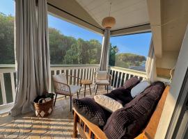 Ocean & Sunset View Studio, hotel in Kailua-Kona
