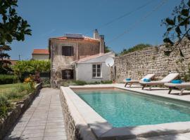 Seaside house with a swimming pool Osor, Losinj - 12230, ξενοδοχείο σε Osor