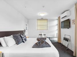 Lakeside Studio Retreat، فندق في فرانكتون