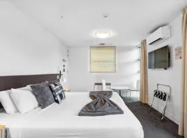 Lakeside Studio Retreat