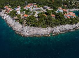 Seaside apartments with a swimming pool Prizba, Korcula - 10056, hotel in Brnistrova