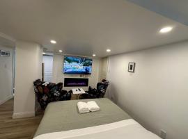 Pvt Studio Near Waterloo Airport & Minutes to Downtown, hotel in Kitchener