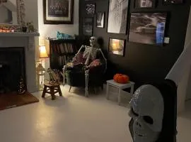 Bright & Spacious 2-Bed Townhouse