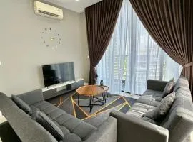 Dpristine 3 bedder sea view opp legoland and medini