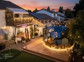 Elegant Retreat- Sleep 10-Boho Dome Lounge-Hot Tub-Games-Golf-Serene Getaway