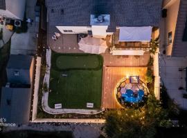 Elegant Retreat- Sleep 10-Boho Dome Lounge-Hot Tub-Games-Golf-Serene Getaway, hotel in Sacramento