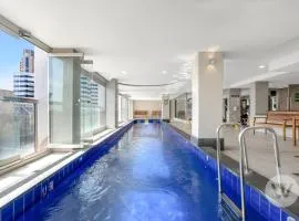 2-Bed City Retreat with Gym and Pool Access