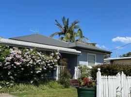 Spacious Stylish Coastal Escape, hotel in Tuncurry