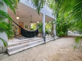 Casa Damiana, Colonial Charm with Private Pool