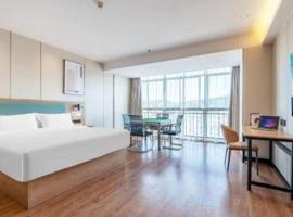 GreenTree Inn Yichun Mingyueshan Airport、Yichunのホテル