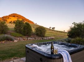 Allambie - Poolside Elegance in Mudgee Countryside, hotel em Mudgee