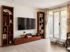 Cozy Private Room near Station Free Parking WiFi, ξενοδοχείο σε Regents Park