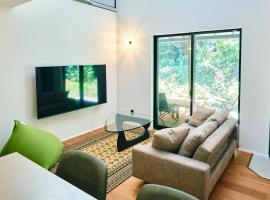 Neverland Garden B棟 - 山の中の別荘一棟貸切, hôtel à Ichigaya