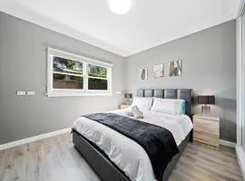 New 2 Bedroom House Close to Mall with Free Parking