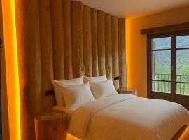 4 MOUNTAIN HILLS, khách sạn ở Méga Khoríon