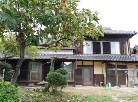 一棟貸しの古民家 郷の離れ, overnatningssted med k&oslash;kken i Suo Oshima