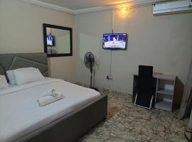 Budget one bedroom apartment, hotel di Ibadan