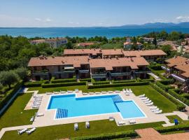 Amazing holiday home in Lazise with swimming pool, Hotel in Lazise