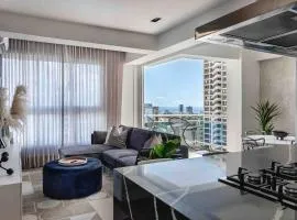 ®{LUX~City~Skyline} @DowntownSD PrivéJaccuziGym