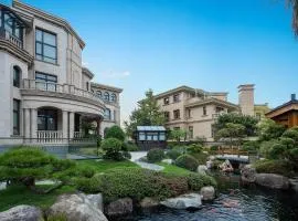 Floral Luxury Hengdian Jiuqilu B&B