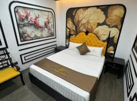 Golden Hotel