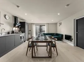 Luxury Birmingham Apartment - Parking