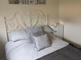 2 Bed Chalet - Sleeps 5 - Free Parking - Tv