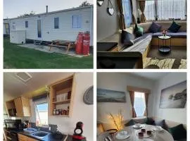 Buxton's Holiday Home - 'Park Holiday's' complex - St Osyth - Clacton-on-Sea