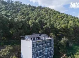 StayVista at Raga Living - Mountain Views, Bonfire