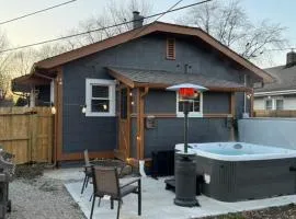 Butler & Broad Ripple Hot Tub, Pet Friendly, Fireplace