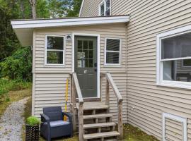 Comfy Large Bungalow - 4 Bed 1BA On Private Pond, Hotel in Bradford