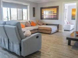 Stays with Ripley 3 min to hospital and beach Pet friendly