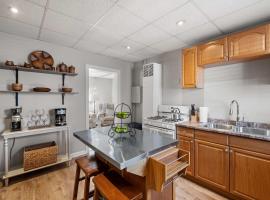 1st Flr 1 Bed 1 Ba Furnished-Pet Friendly, hotel en Manchester