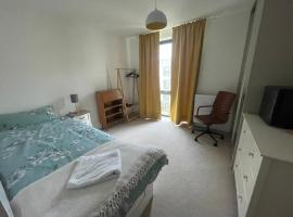 Double Bedroom with En-Suite, Hotel in Brent