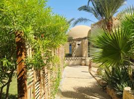 Fayoum Art Center，Tunis的有停車位的飯店