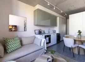Tranquil & Modern Studio with Amazing Mountain View